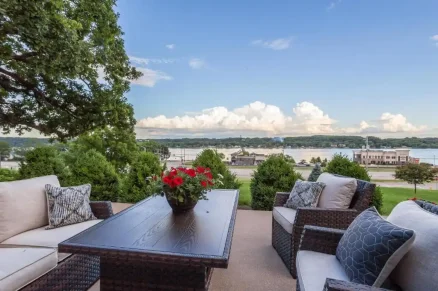 Art's Riverview